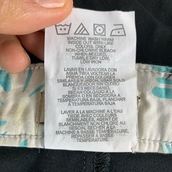 Lee Womens Regular Fit Chino Walk Short Black Size 26 WM Button Back Pockets - Picture 8 of 8